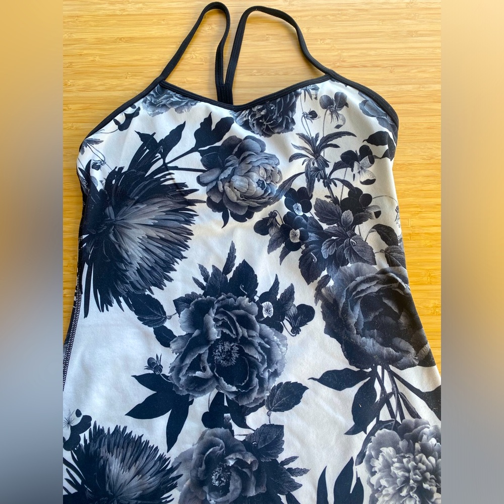 Lululemon yoga tank - Black & white floral 6